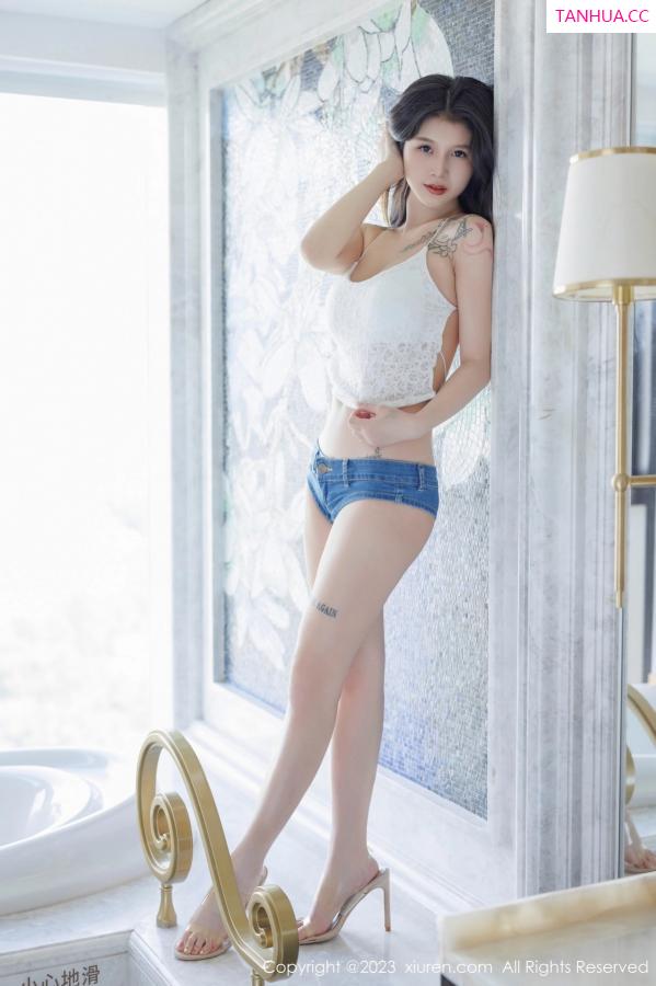   [XiuRen]高清写真图 2023.10.24 No.7552 灵诗怡 超短裤美腿第18张图片